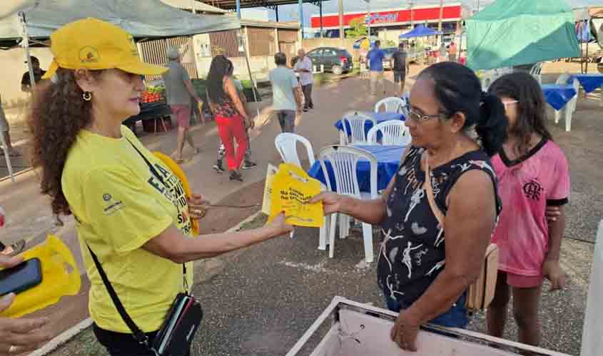Ação educativa do Detran-RO sensibiliza população com os cuidados essenciais no trânsito, em Candeias do Jamari