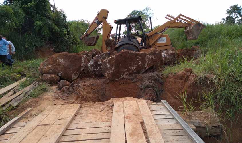 Prefeitura está recuperando pontos destruídos depois das fortes chuvas