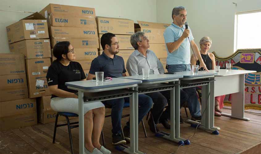 Aélcio da TV participa da cerimônia de entrega de emenda parlamentar