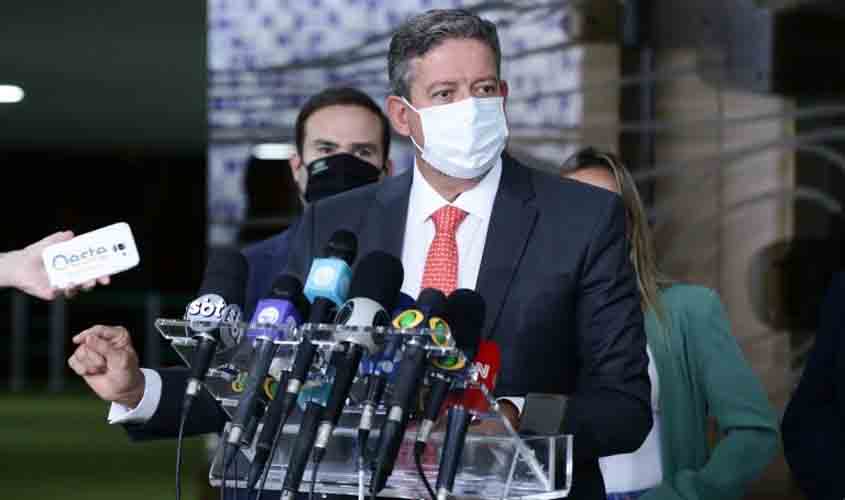 Regulamentação de imunidade deve se limitar a voz e voto, diz Lira