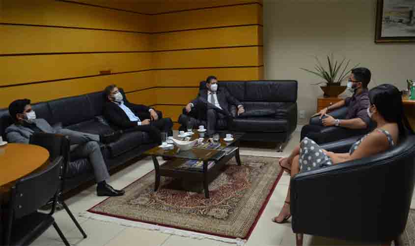 Elton Assis debate planejamento de ações com a Jovem Advocacia