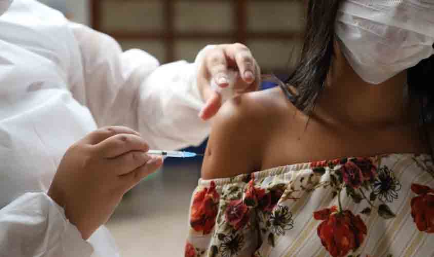 Prefeito negocia a compra de 80 mil doses de vacinas contra a Covid-19