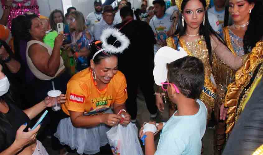 Banda do Vai Quem Quer leva alegria à crianças internadas no Hospital Infantil Cosme e Damião