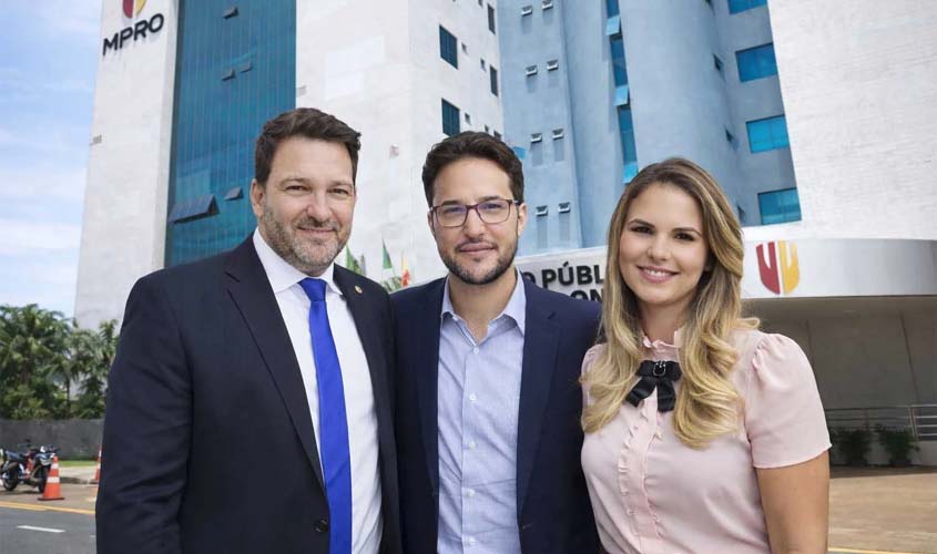 Juiz decide no domingo e autoriza citação até por  WhatsApp em ação que envolve os Redanos e Gago 