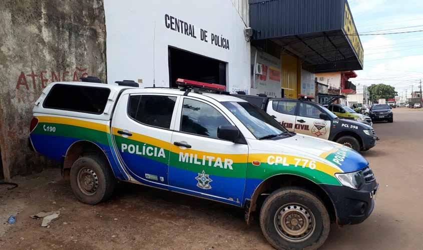 Mulher é presa após agredir ambulante e ainda dar tapa no rosto  cara de policial que atendia a ocorrência