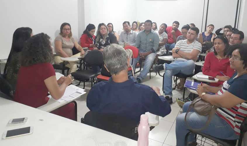 Conselheiros tutelares são atualizados quanto a procedimentos administrativos