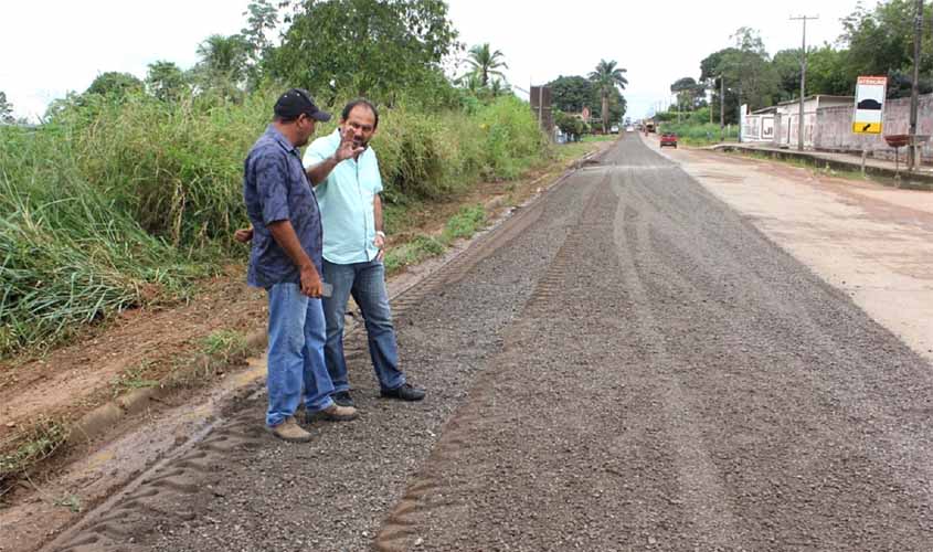 Laerte Gomes acompanha início da obra de reparos da estrada do Aeroporto José Coleto