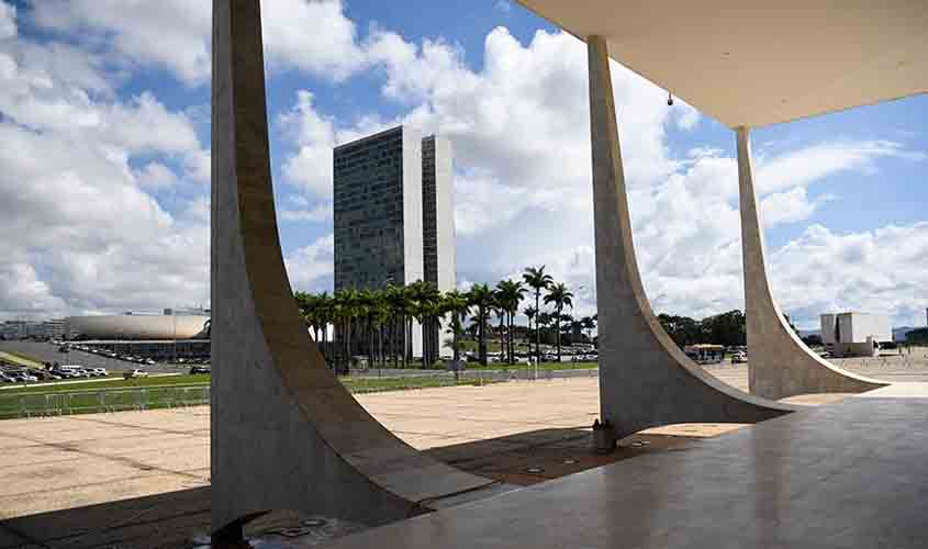 Pacheco prorroga quatro MPs, entra elas a que destina R$ 20 bilhões para vacinas