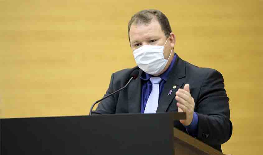 Dr. Neidson defende pagamento cumulativo de indenização para servidores da saúde que possuem mais de um contrato com o Estado