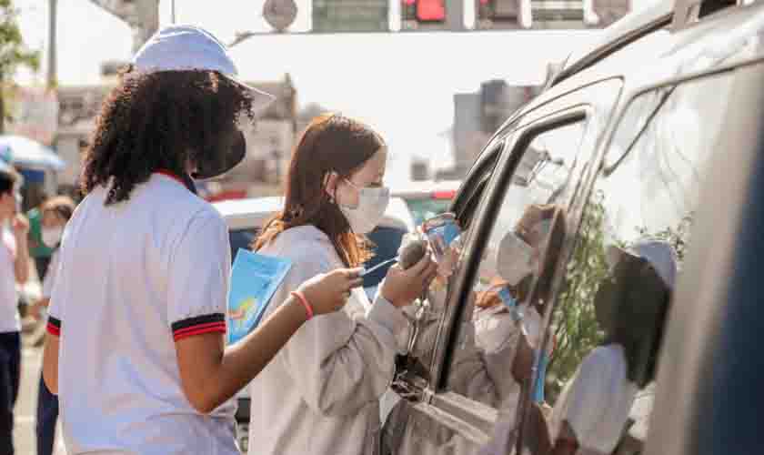 Pit-stop orienta população sobre o uso consciente da água