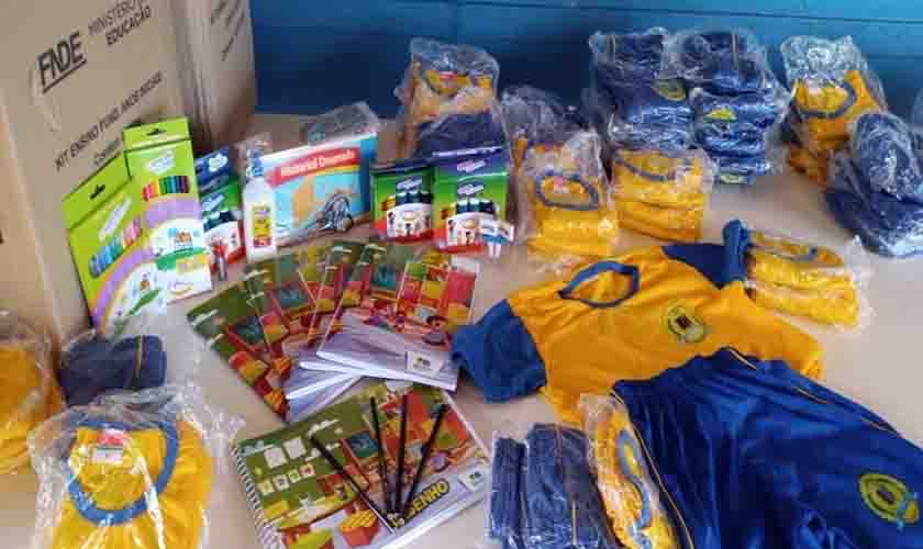 Porto Velho inicia entrega de uniformes escolares na rede municipal de ensino