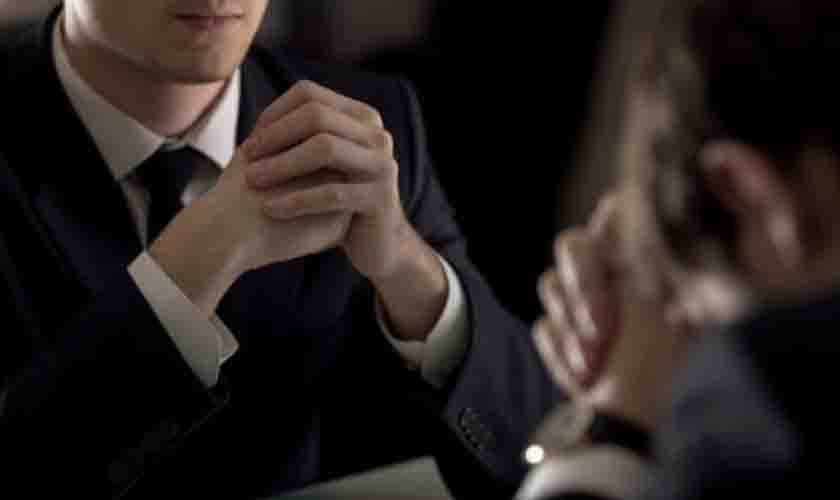 Testemunha não é considerada suspeita por frequentar mesma igreja de promotor de vendas