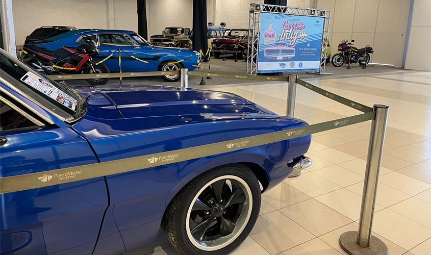 Exposição de carros antigos encanta amantes de automóveis clássicos em Porto Velho