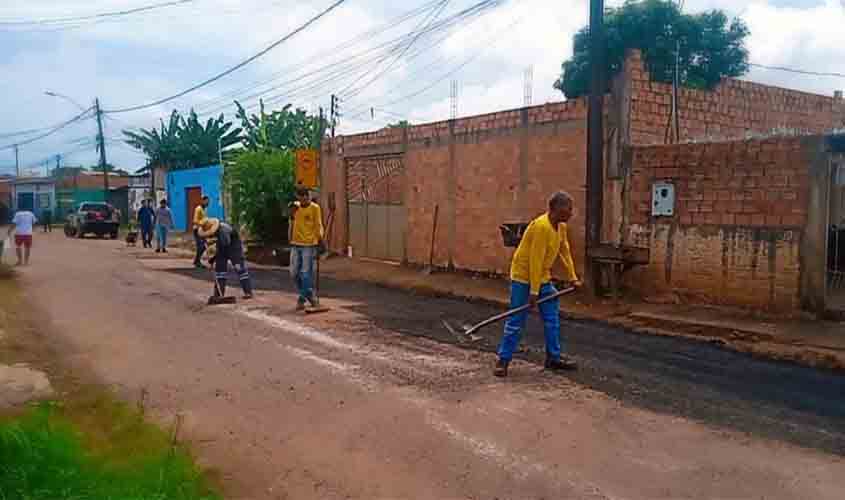 Bairros da zona Sul recebem serviço de tapa-buraco