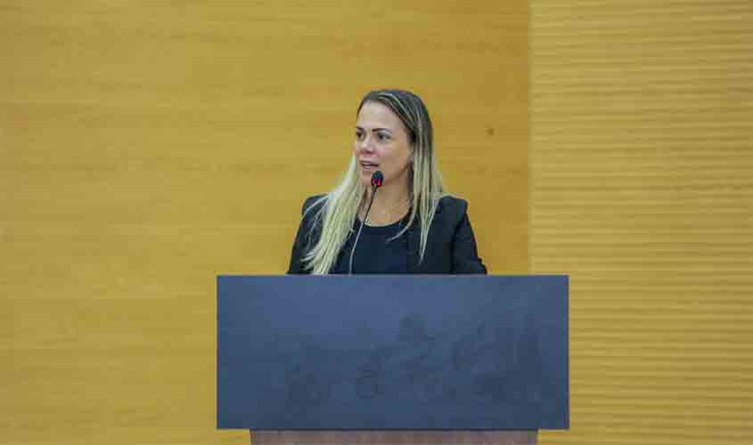 Projeto de Cláudia de Jesus quer garantir prioridade a vítimas de violência em cursos de qualificação profissional