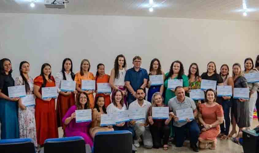 Prefeitura de Jaru empossa novos diretores e vice-diretores das escolas da rede municipal de ensino