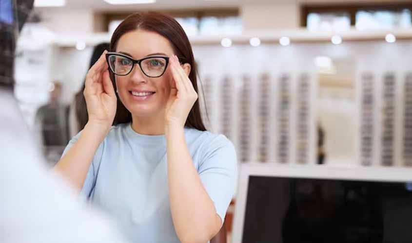 Qual formato de óculos para rosto redondo?