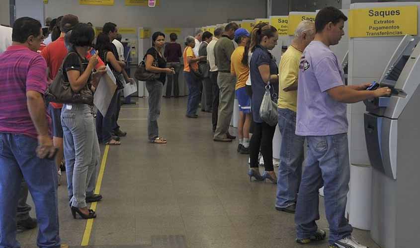 Projeto de lei determina que toda agência bancária tenha pelo menos dois caixas para atendimento ao público