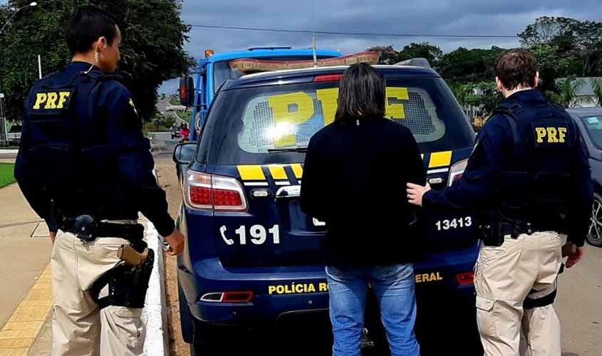 PRF prende foragido da Justiça em Ji-Paraná