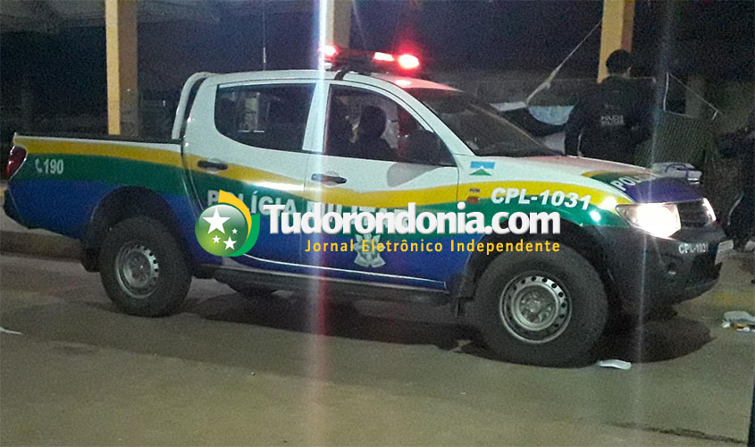 Homem acusado de fazer festa com álcool e droga e agredir a mãe