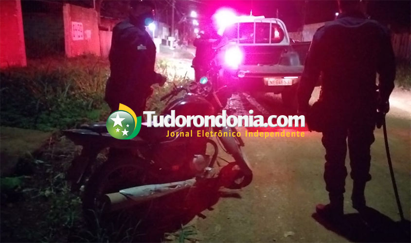 Suspeito sofre queda de moto durante perseguição policial