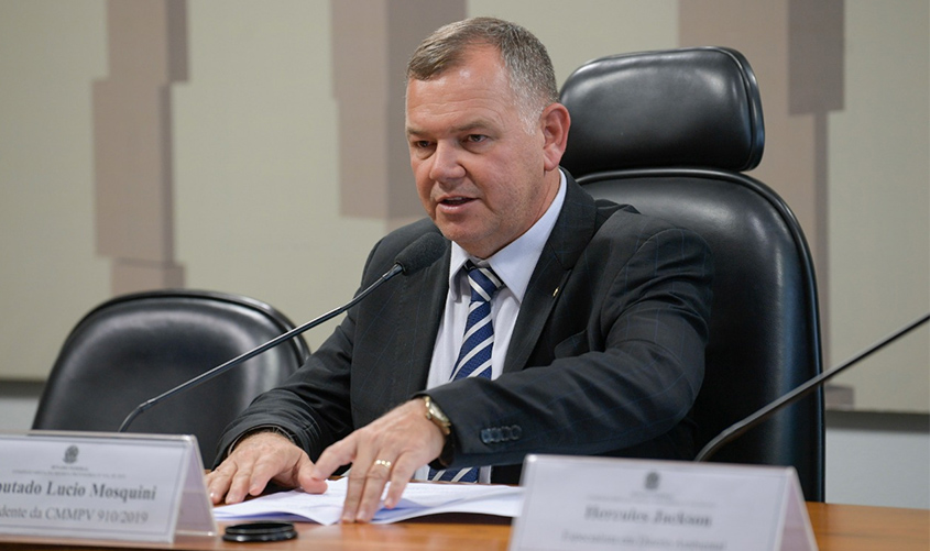 Mosquini quer liberar governadores para contratar médicos brasileiros formados no exterior