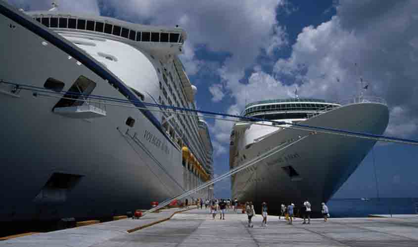 Mantida validade de contratos temporários de garçom que atua em navio de cruzeiro