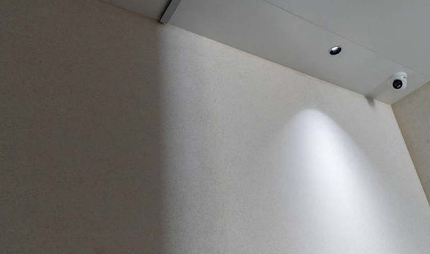 Câmeras em vestiário de frigorífico violam intimidade de empregado