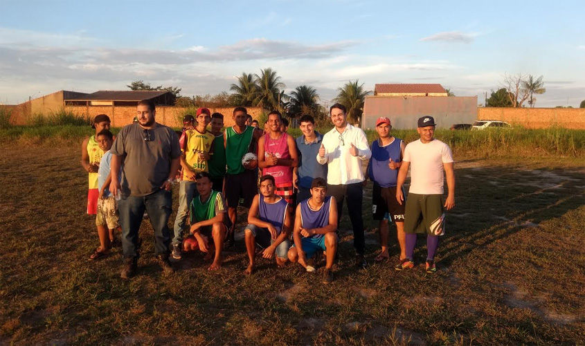 Márcio Oliveira atende comunidade do bairro Flodoaldo