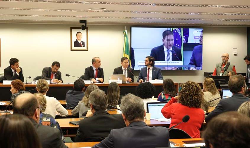 Greenwald reitera autenticidade de material divulgado por site