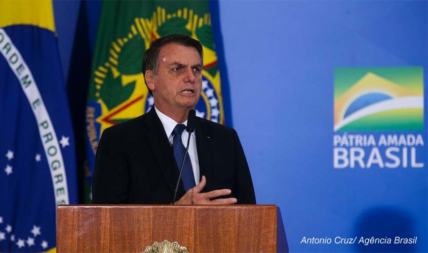 Bolsonaro revoga decreto de armas e publica novas regras