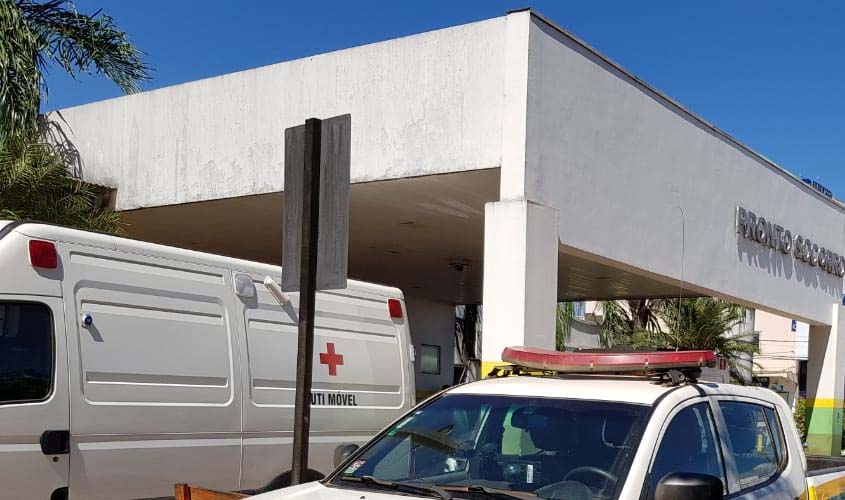 Homem é socorrido às pressas após levar 11 tiros na capital