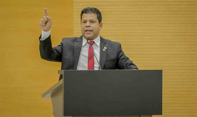 Jair Montes declara ser contra PCCS criado de forma unilateral