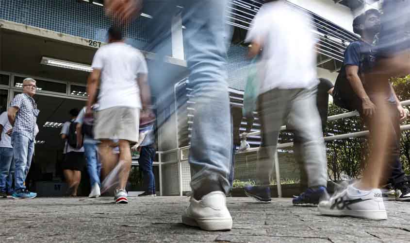 Prazo para pagar taxa de inscrição do Enem 2025 vai até sexta-feira