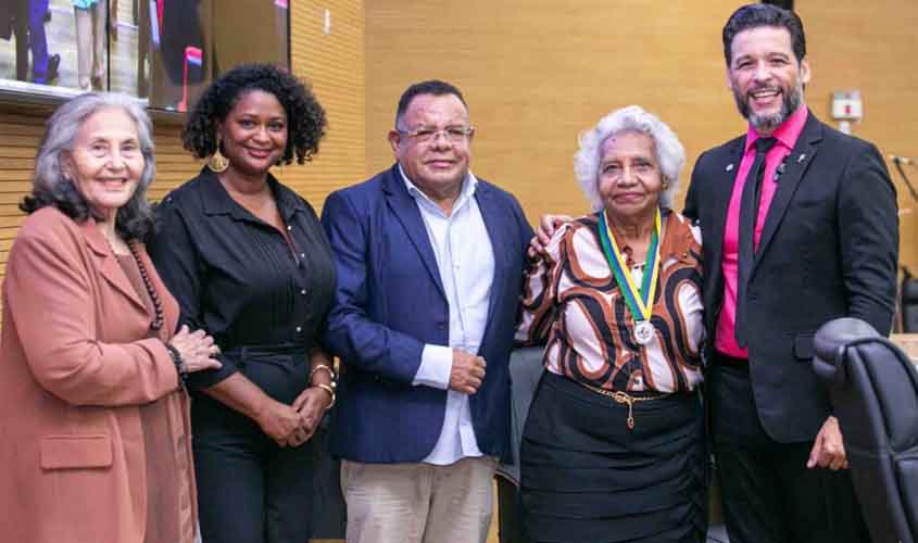 Comissão de Igualdade Racial da OAB Rondônia participa de homenagem à ex-deputada Odaísa Fernandes na Assembleia Legislativa