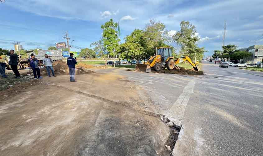 Prefeitura implanta de forma inédita 'mão inglesa' na avenida Jorge Teixeira para reduzir acidentes e melhorar o fluxo na região