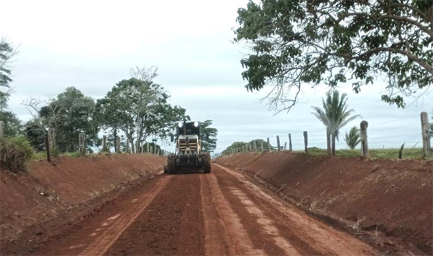 Prefeitura avança com patrolamento nas linhas 632 e 614