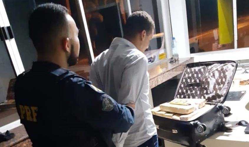 Em Ji-Paraná, PRF prende homem transportando tabletes de maconha