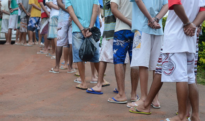 Jovem apreendido começa a trabalhar antes dos 14 anos, revela pesquisa