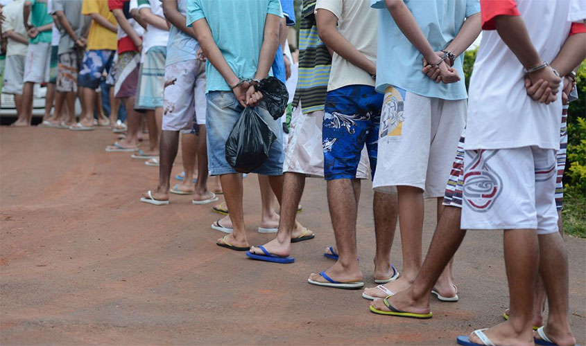 Jovem apreendido começa a trabalhar antes dos 14 anos, revela pesquisa