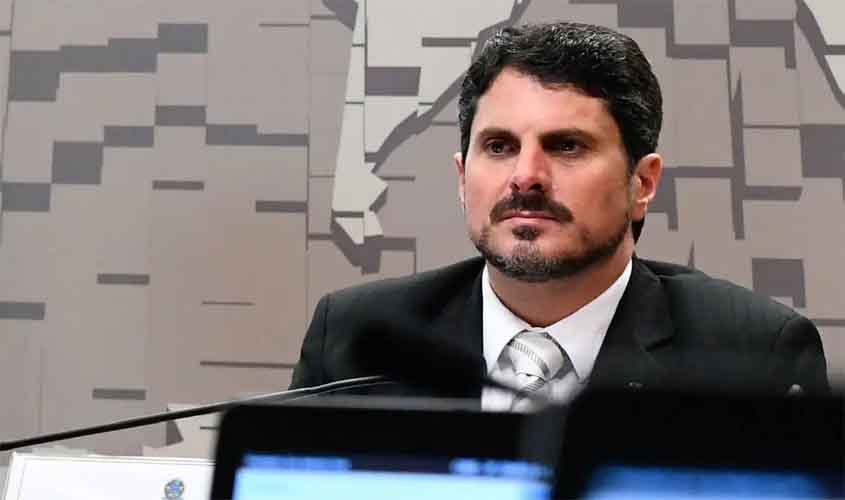 Moraes determina bloqueio de contas do senador Marcos do Val