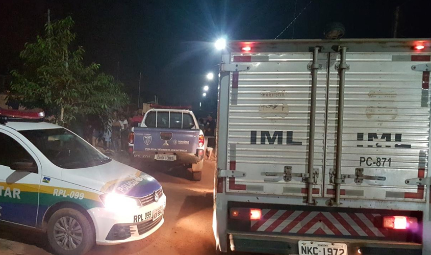 Homem é morto a tiros em frente a hotel