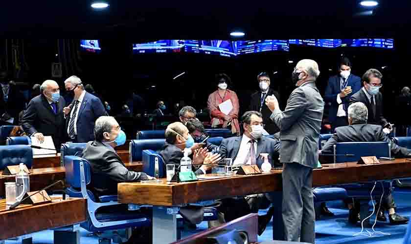 Senadores pedem definição sobre pedido de impeachment de Moraes  
