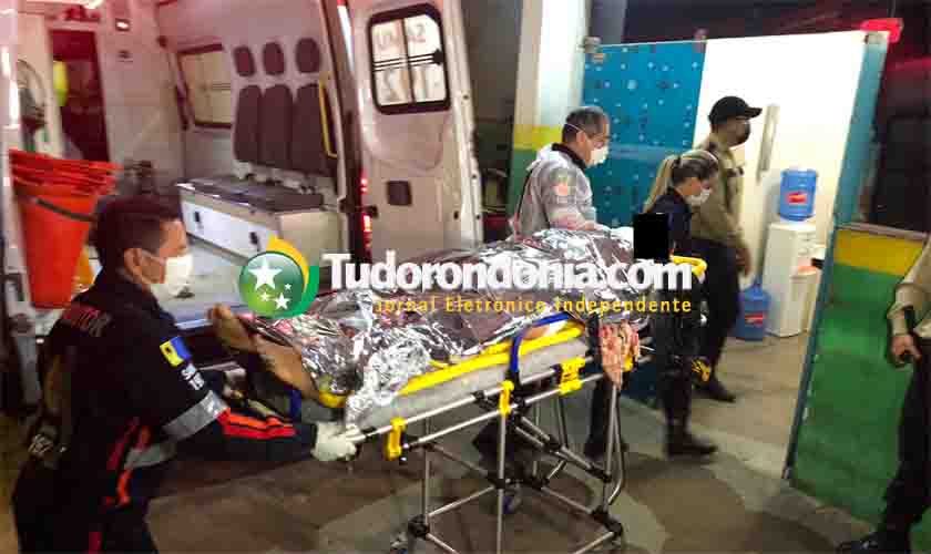 Mulher leva tiro no lugar do filho apenado monitorado por tornozeleira eletrônica