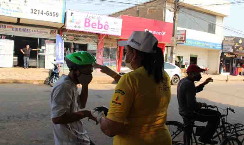 Blitz educativa do Detran orienta ciclistas em Porto Velho