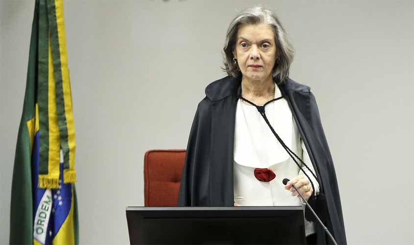 Cármen Lúcia toma posse como ministra efetiva do TSE