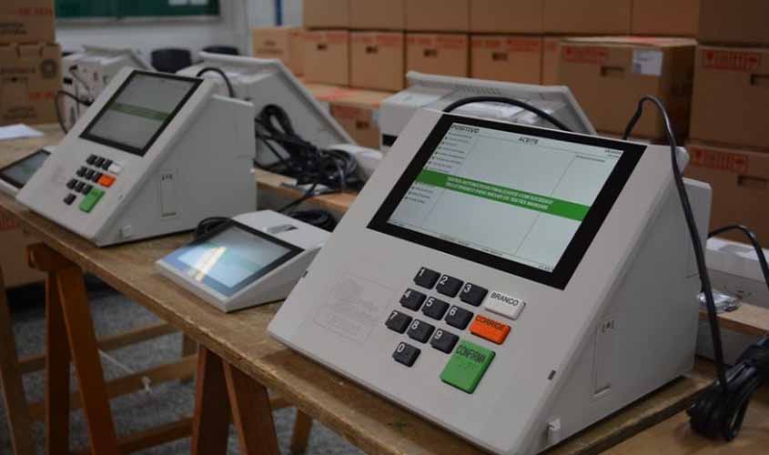 Inaugurada em 1996, urna eletrônica terá um novo modelo nesta eleição 