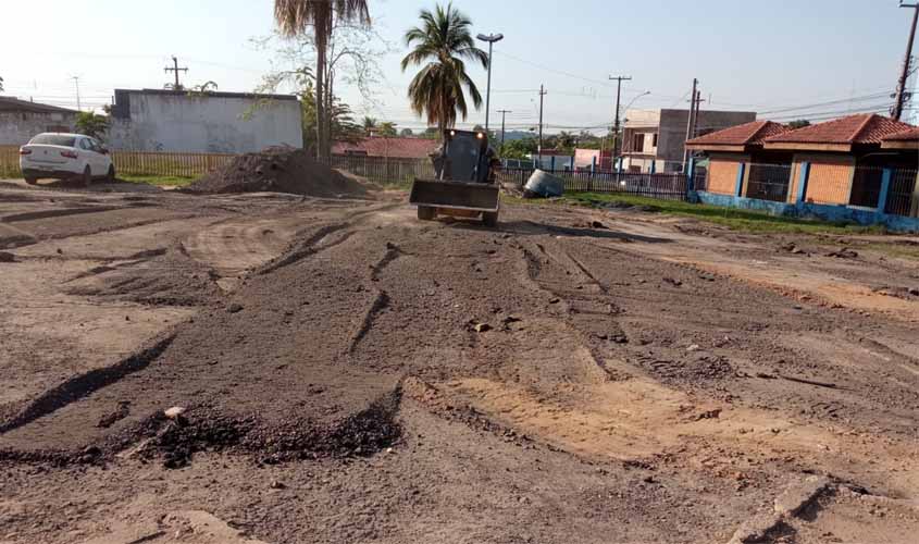 Estacionamento do Hospital Municipal recebe adequação e nivelamento