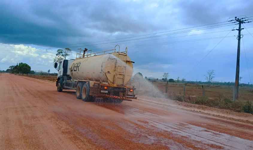Rodovia-459, no Vale do Jamari, recebe serviços de manutenção do governo de RO