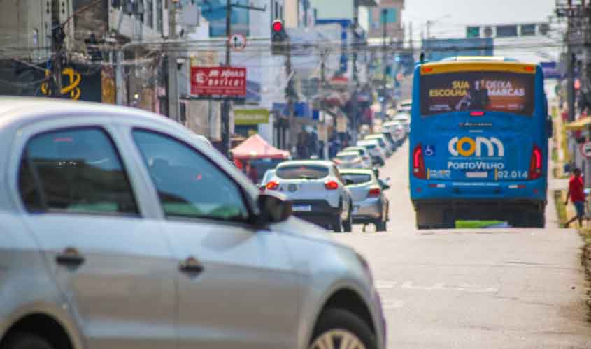 Licenciamento anual de veículos com placa final 8 deve ser atualizado até 29 de agosto
